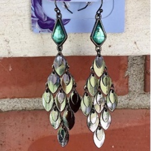 *EARRINGS Green & Gray Teardrop Chandelier Final $ - Picture 5 of 5